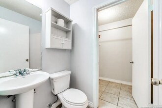 7921 Santa Catalina in San Antonio, TX - Building Photo - Building Photo