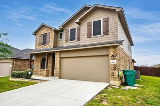 4511 Lansdowne Wy in Converse, TX - Foto de edificio - Building Photo