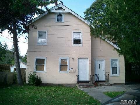 16 Archer St in Freeport, NY - Building Photo