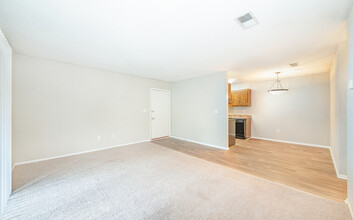 MAA Spring Creek in Simpsonville, SC - Building Photo - Building Photo