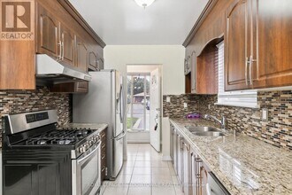 11 Juniper Crescent in Brampton, ON - Building Photo - Building Photo