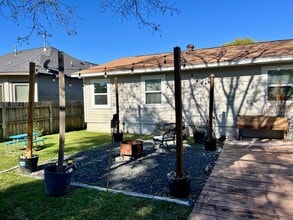 3311 Crestmeadow Dr in Pasadena, TX - Building Photo - Building Photo