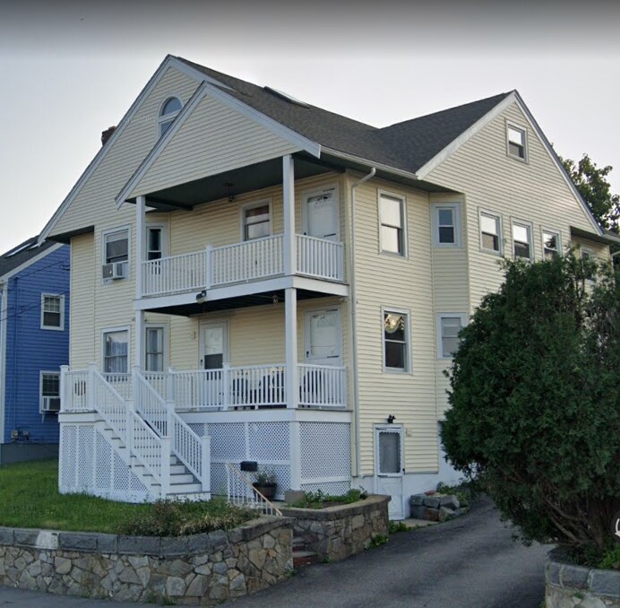 11 Business St in Boston, MA - Building Photo