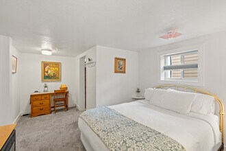 451 Broad St, Unit Garden View in Butte Falls, OR - Building Photo - Building Photo