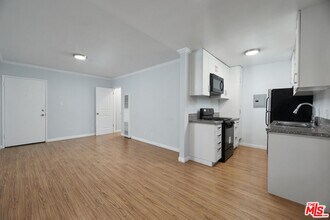 2636 Kansas Ave in Santa Monica, CA - Building Photo - Building Photo