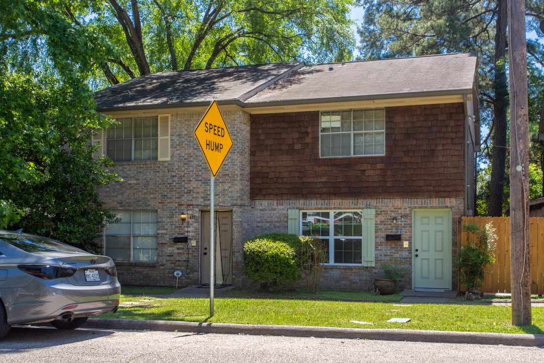 407 W Semands St in Conroe, TX - Building Photo