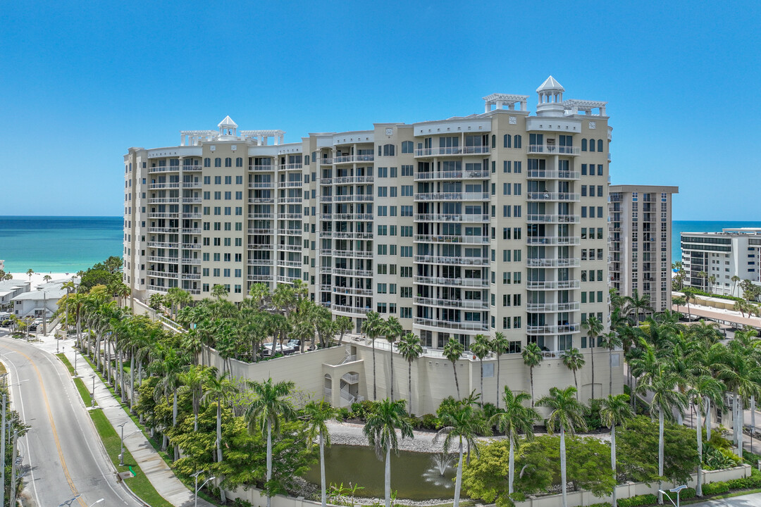 The Beach Residences at Lido Key in Sarasota, FL - Foto de edificio