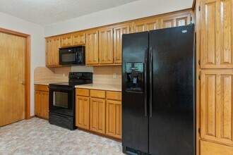 4 Douglas Dr in Mabank, TX - Building Photo - Building Photo