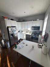 172 W 4th St, Unit T in Boston, MA - Foto de edificio - Building Photo