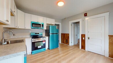 909 New Britain Ave in Hartford, CT - Building Photo - Building Photo