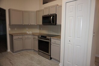 908 Buttercup Dr in Jacksonville, FL - Building Photo - Building Photo