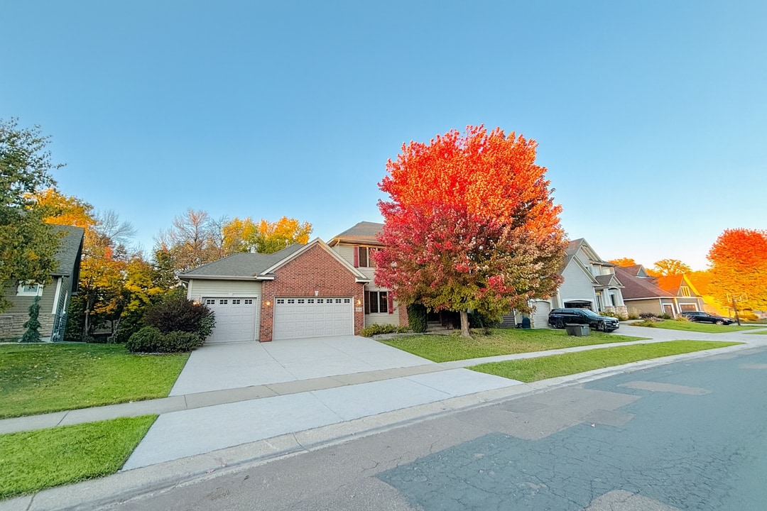 18534 98th Pl N in Osseo, MN - Building Photo