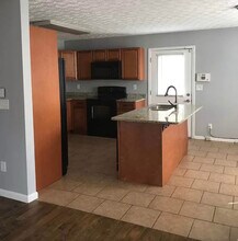 194 Lake Dr in Doraville, GA - Foto de edificio - Building Photo