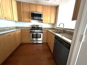 3650 S Glebe Rd, Unit 742 in Arlington, VA - Foto de edificio - Building Photo