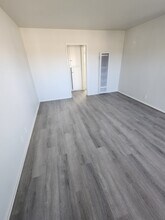 7015 8th Ave in Los Angeles, CA - Building Photo - Building Photo