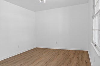 2007 W 75th Pl in Indianapolis, IN - Foto de edificio - Building Photo