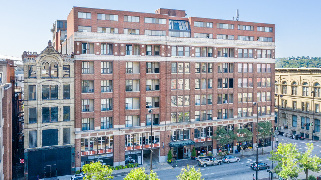 Fourth & Plum in Cincinnati, OH - Foto de edificio