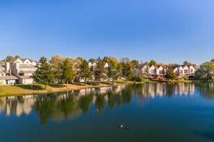 Lakeside Village in Kansas City, MO - Building Photo