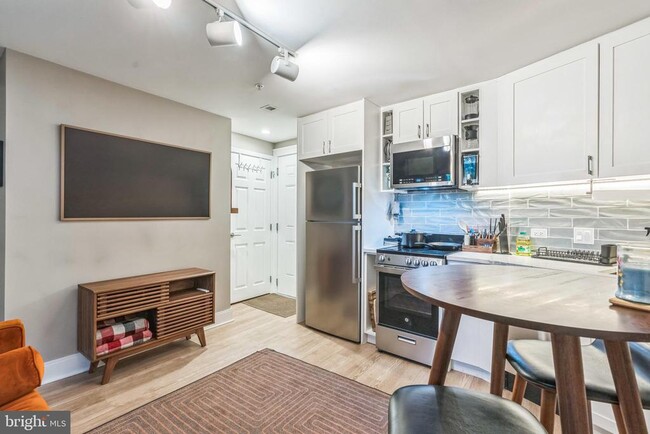 459 Massachusetts Ave NW in Washington, DC - Building Photo - Building Photo