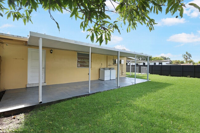 532 SW 79th Ave in Miami, FL - Building Photo - Building Photo