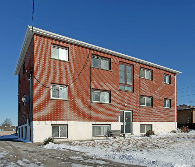 390 Dean Ave in Oshawa, ON - Building Photo - Building Photo