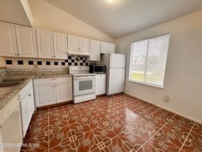 516 Aquatic Dr in Atlantic Beach, FL - Foto de edificio - Building Photo