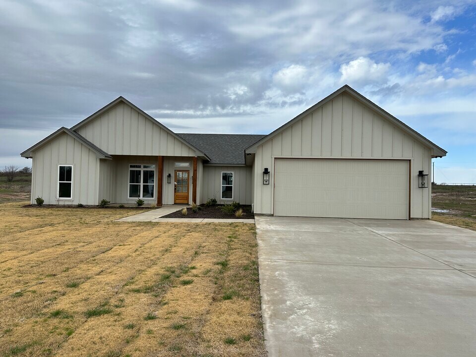 116 McBryde Ln in Poolville, TX - Building Photo