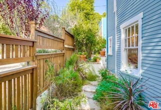 2154 Willetta Ave N in Los Angeles, CA - Building Photo - Building Photo