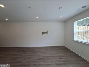 220 Kenoot Dr in Mcdonough, GA - Foto de edificio - Building Photo