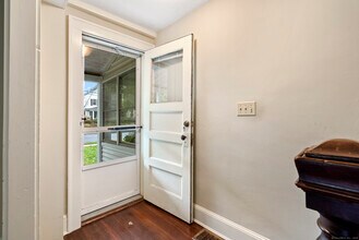 150 Woodrow St in West Hartford, CT - Building Photo - Building Photo