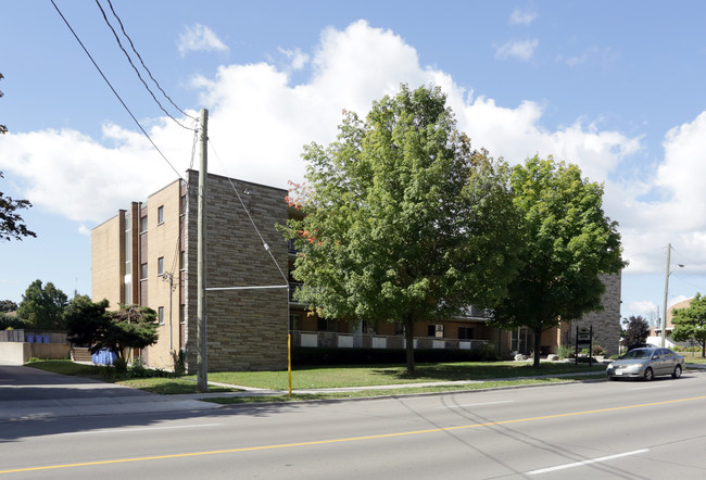 Sherwood Manor in Hamilton, ON - Building Photo - Building Photo