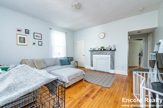 4 Munroe St in Somerville, MA - Foto de edificio - Building Photo