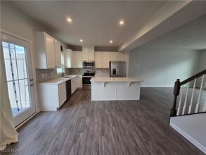 1456 Sutter St in Avon, OH - Building Photo - Building Photo