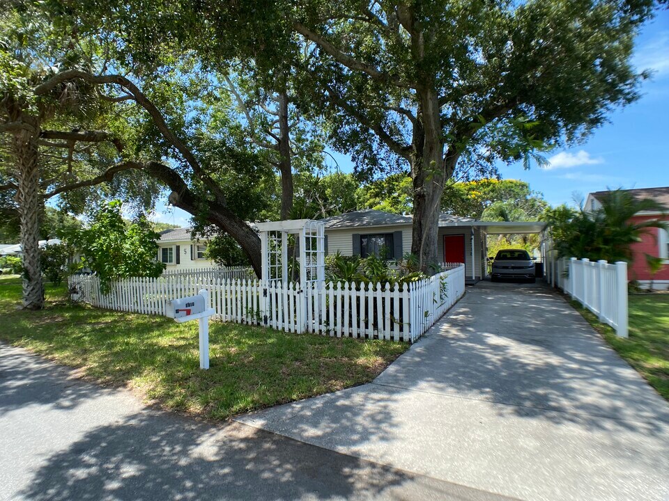 5718-5713 13th Ave S in Gulfport, FL - Building Photo