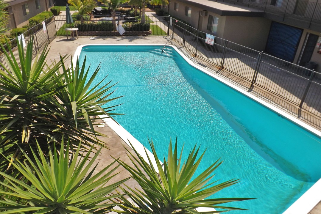 University Gardens Apartments in Riverside, CA - Foto de edificio