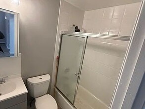 76-16 Grand Central Pkwy in Queens, NY - Building Photo - Building Photo