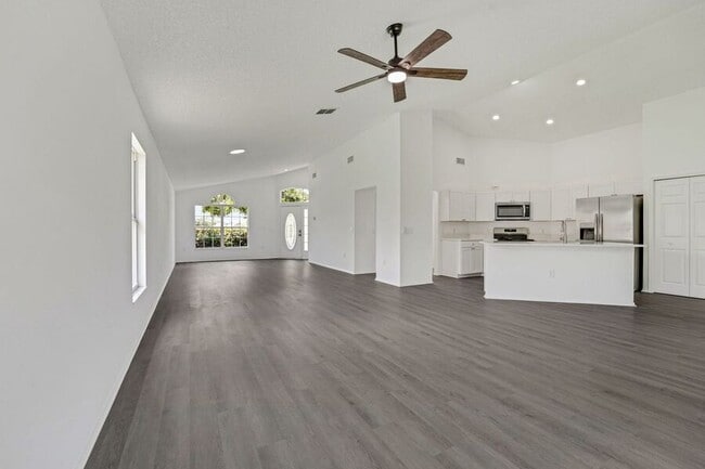 529 Terranova Cir in Winter Haven, FL - Building Photo - Building Photo