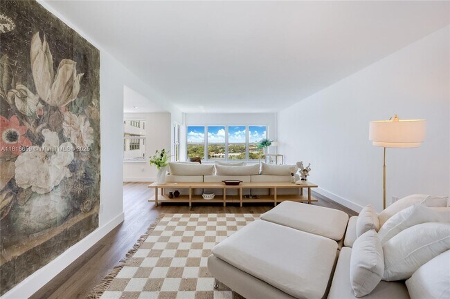 9102 W Bay Harbor Dr in Bay Harbor Islands, FL - Building Photo - Building Photo