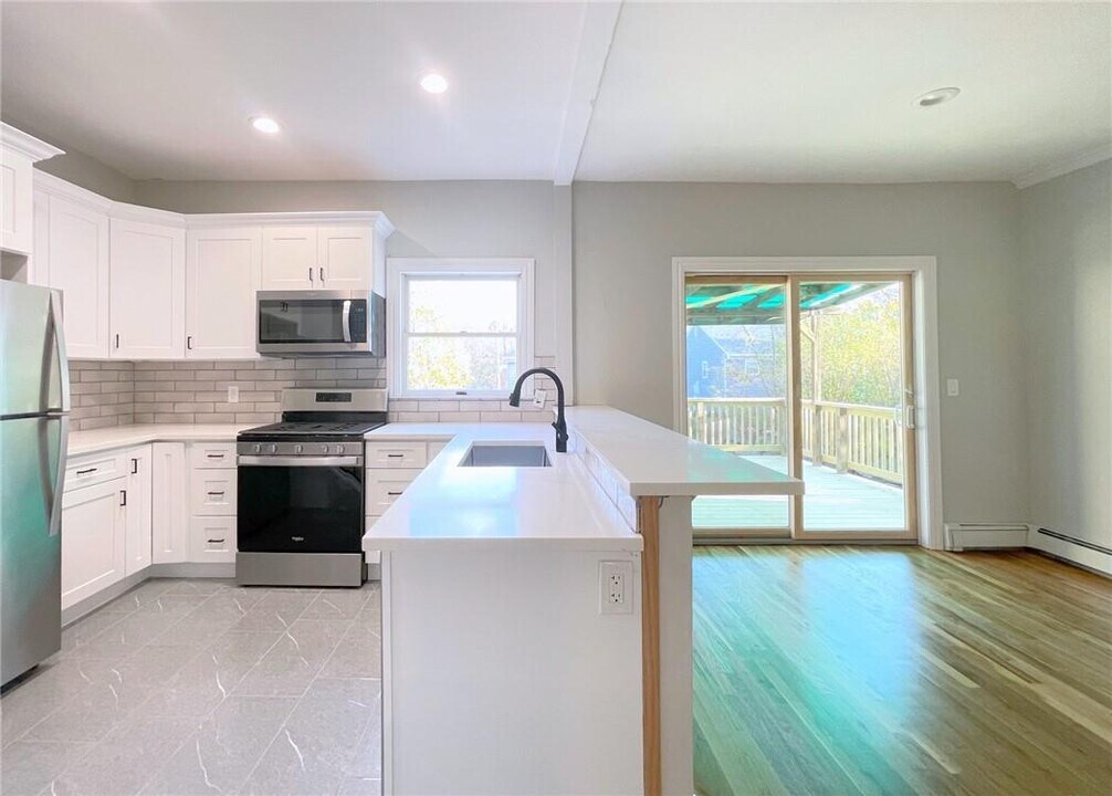 829 W Boston Post Rd in Mamaroneck, NY - Building Photo