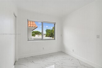 740 82nd St in Miami Beach, FL - Foto de edificio - Building Photo