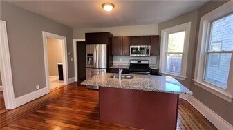 93 Raymond St in Providence, RI - Building Photo