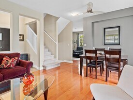 15237-15236 8 in White Rock, BC - Building Photo