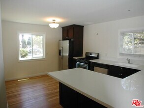 2221 Ocean Park Blvd in Santa Monica, CA - Building Photo - Building Photo