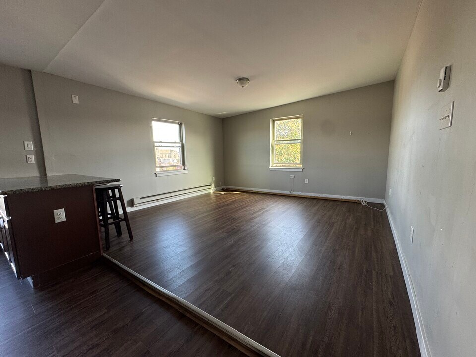 4929 N 6th St in Philadelphia, PA - Building Photo