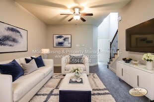 2124 SW Timbertrace Ln in Lee's Summit, MO - Building Photo