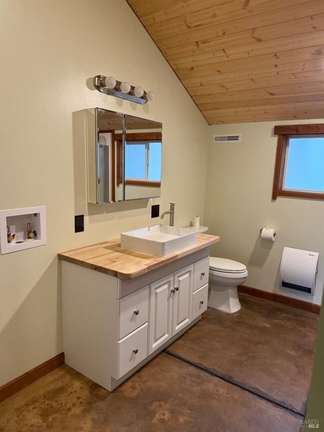 39143 S Hwy 1 in Gualala, CA - Building Photo - Building Photo