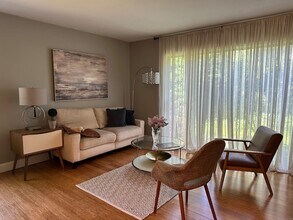141 Sun Dance Rd in Stamford, CT - Building Photo - Building Photo