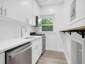 12 Lincoln Pl in Ossining, NY - Building Photo - Building Photo