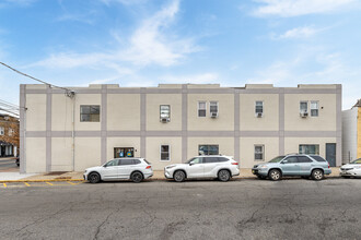 388 Smith St in Perth Amboy, NJ - Building Photo - Building Photo