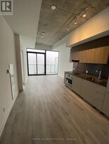 161 Roehampton Ave in Toronto, ON - Building Photo